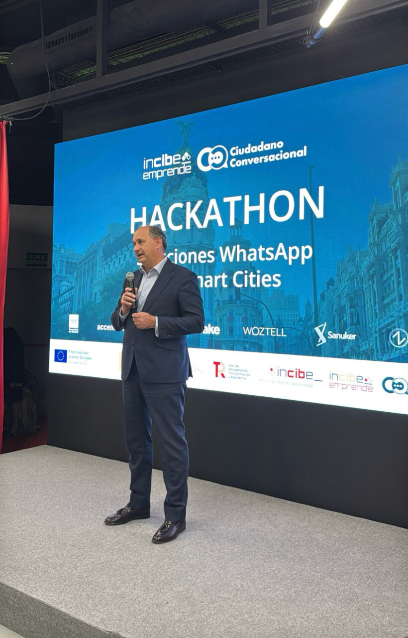 Presentación en el hackathon sobre soluciones WhatsApp para Smart Cities