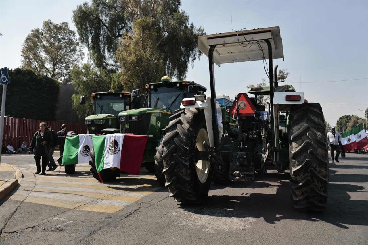 Bloqueo de agricultores frente a la Cámara de Diputados en la Ciudad de México (Foto: Europa Press/Contacto/Josue Perez(