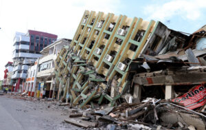 Edificios dañados por el terremoto en Ecuador en 2016
