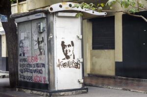 Grafitis pidiendo la liberación de Alex Saab en las calles de Caracas, capital de Venezuela (Foto: Europa Press/Contacto/Jimmy Villalta)