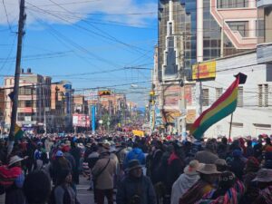 Marcha sobre La Paz para exigir la dimisión del presidente de Bolivia, Rodrigo Paz (Foto: Movimientos Sociales de Bolivia)