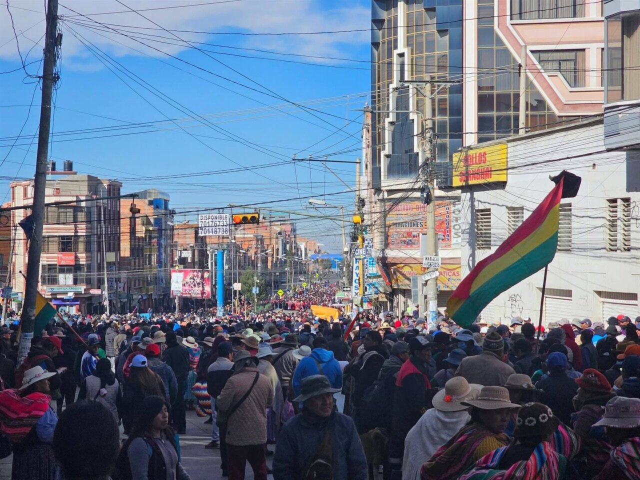 Marcha sobre La Paz para exigir la dimisión del presidente de Bolivia, Rodrigo Paz (Foto: Movimientos Sociales de Bolivia)